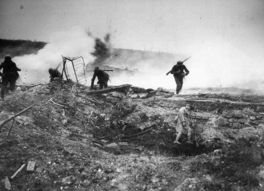 Germans advancing near Villers-Bretonneux